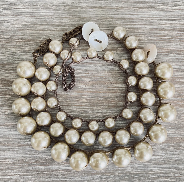 Twist Style Classic Glass Pearl Bracelet - Medium Pearls