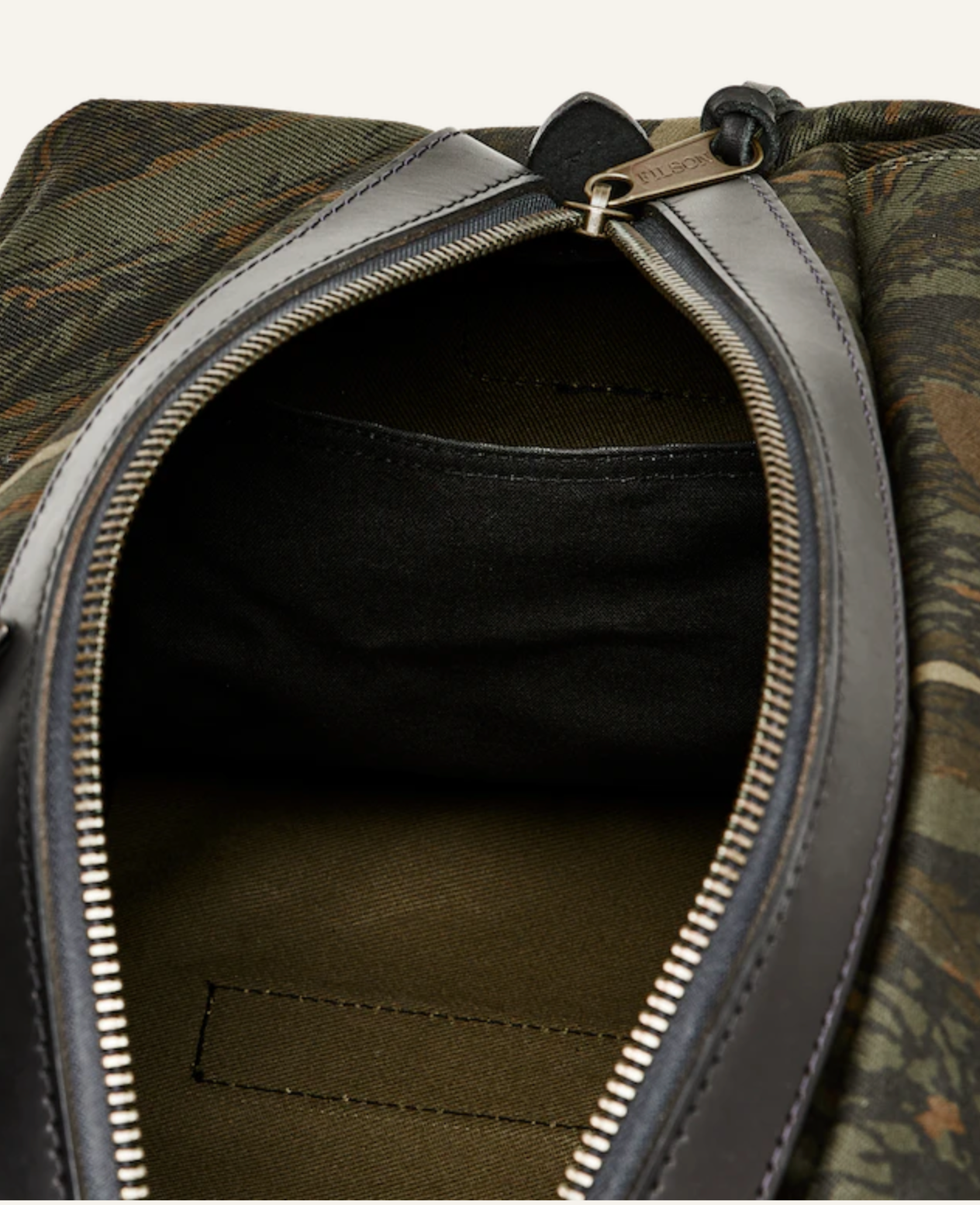 Filson Waxed Medium Rugged Twill Duffle