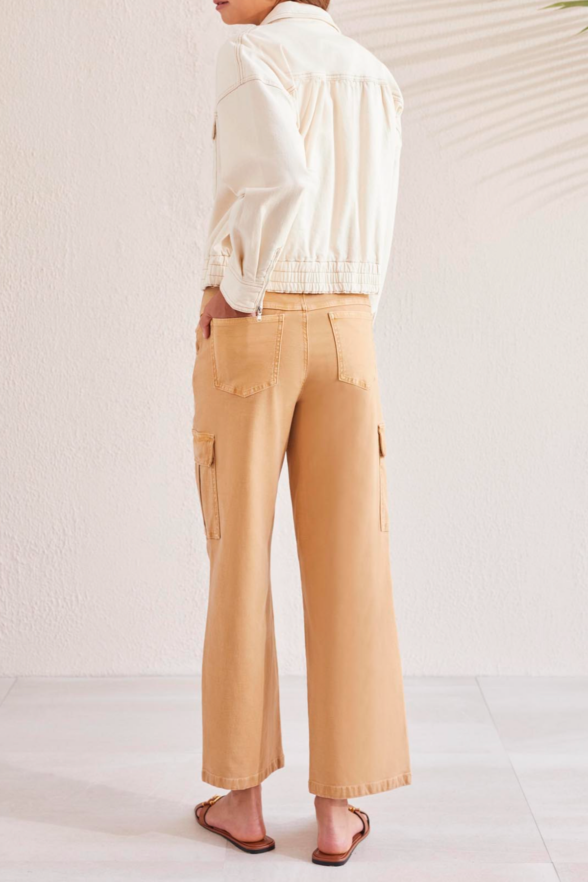 Tribal Womens Brooke Hugging Wide Cargo Pocket Jean