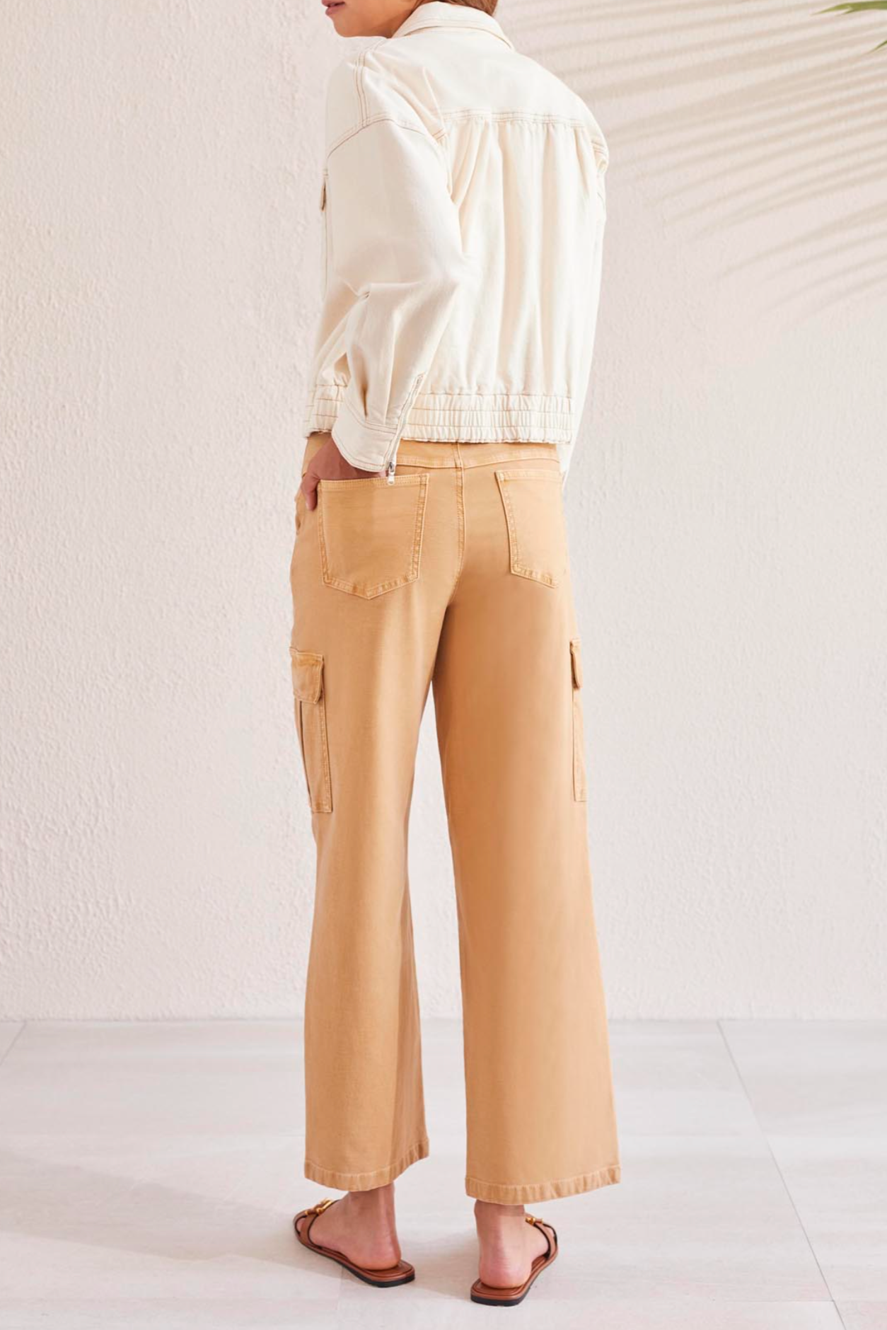 Tribal Womens Brooke Hugging Wide Cargo Pocket Jean