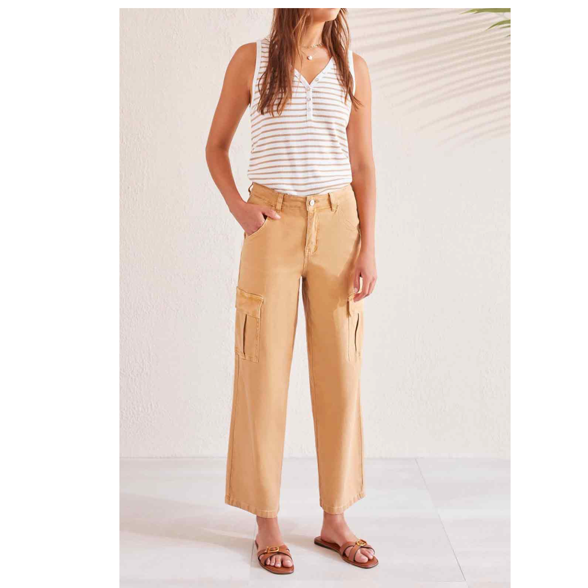 Tribal Womens Brooke Hugging Wide Cargo Pocket Jean