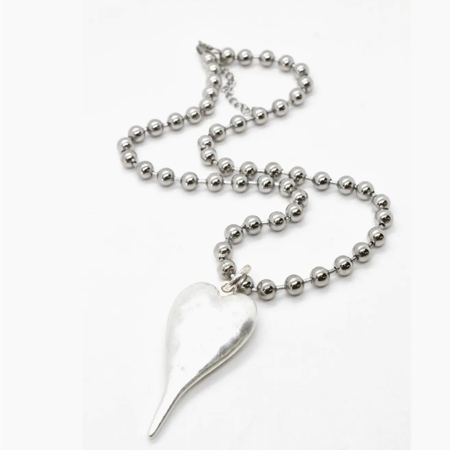 Lizou Single Silver Strand Heart Necklace -Slender Heart