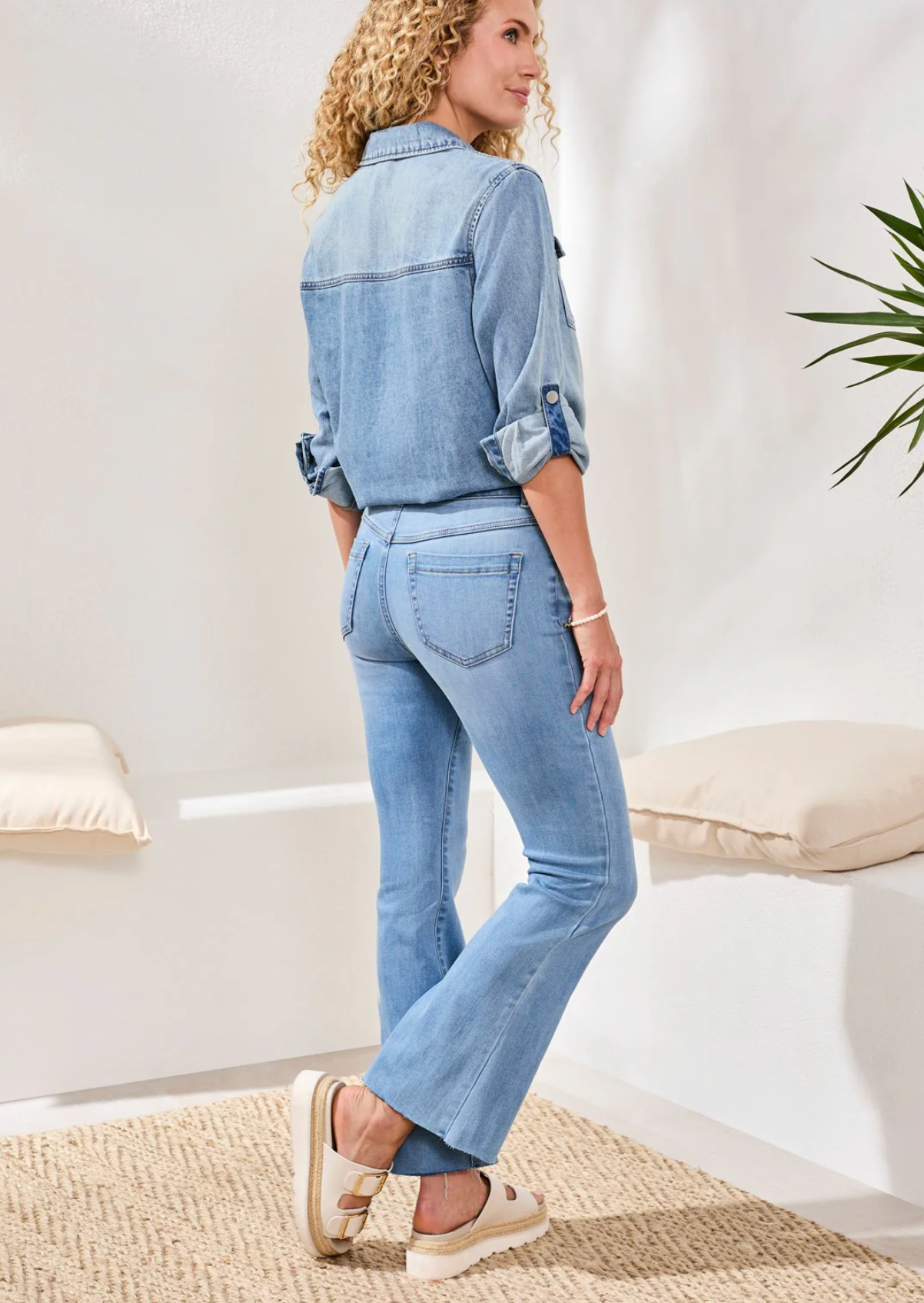 Tribal Womens Audry Hugging Flare Jean