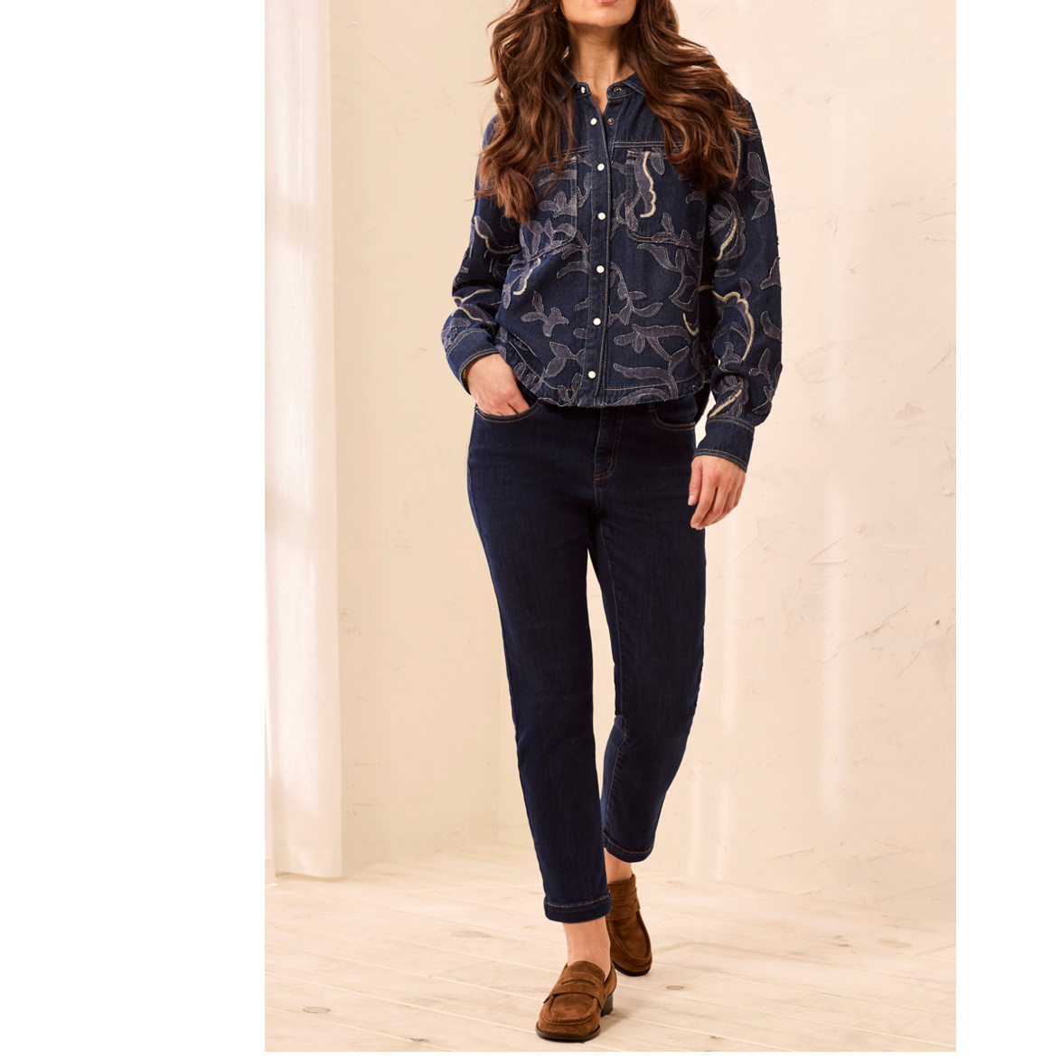 Tribal Womens Audrey Hugging Straight Crop Denim